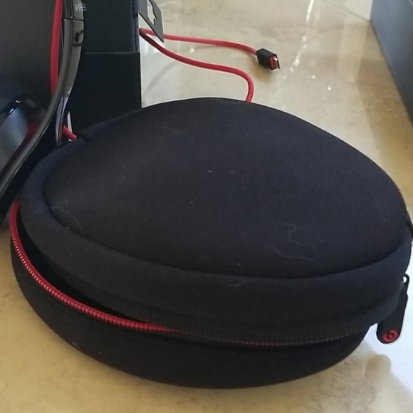 Beatssolo 2 Wireless - Picture 3 of 5